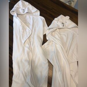 🚗3/$30 Set of 2 Gap hooded infant towels